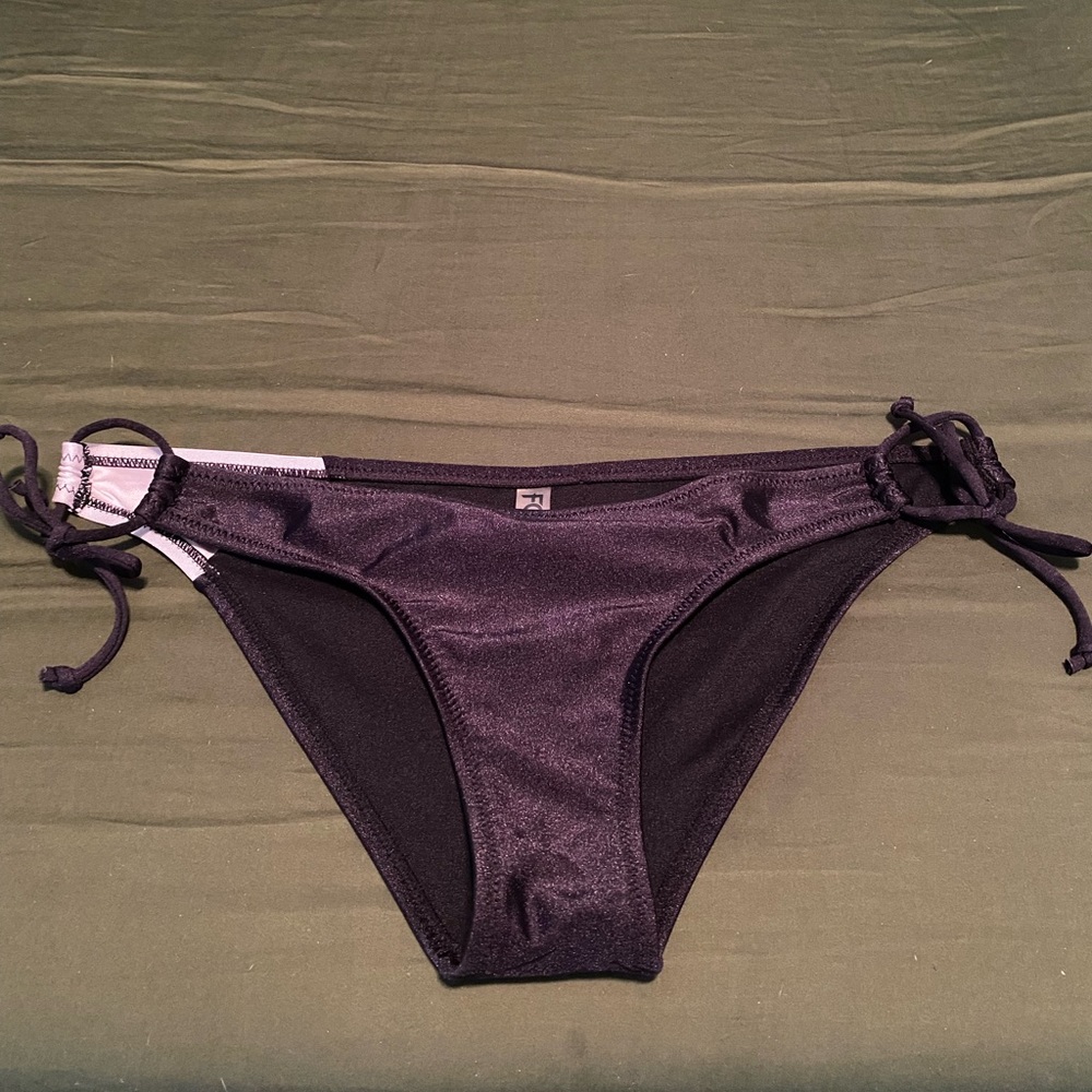 Fox 🦊 Side tie bikini bottoms NWOT